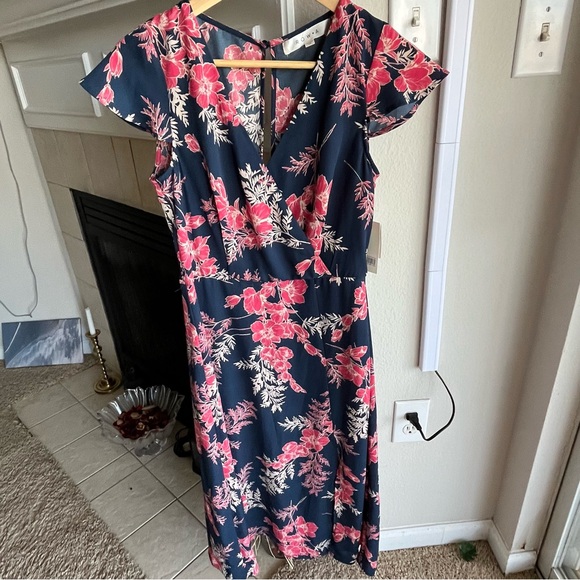 NWT Nordstrom Rowa floral midi lined dress 
Size medium navy blue,red and white - Picture 11 of 11
